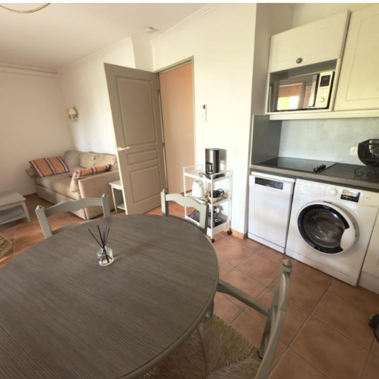 Appartement de charme sur le domaine de Pont Royal à Mallemort, en rez-de-jardin avec terrasse & piscine et vue sur le Golf - Appartement 1 Chambre - 24