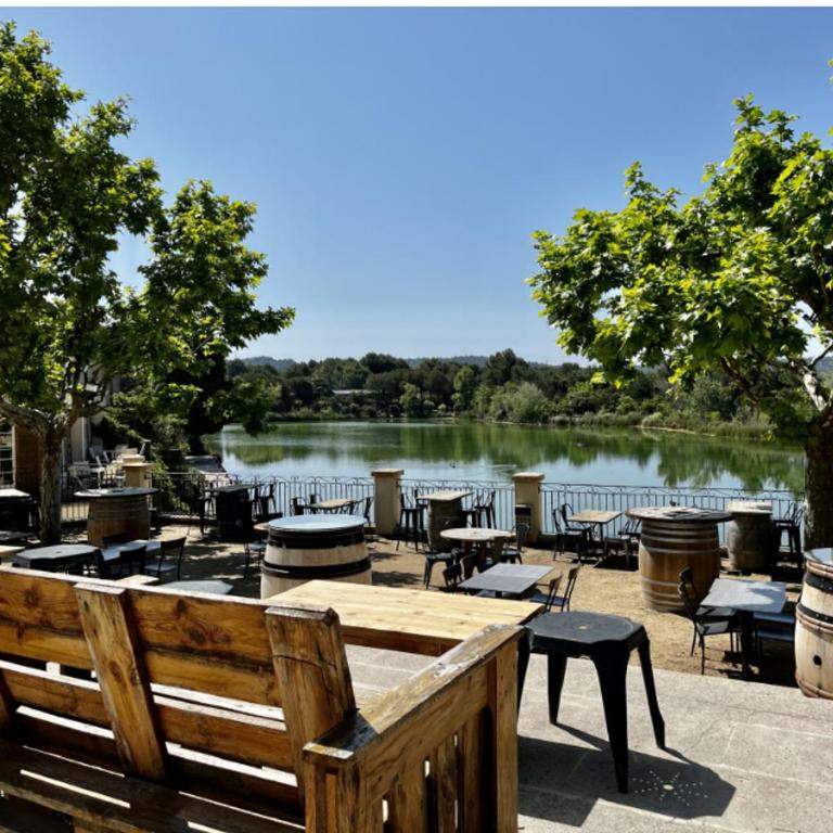 Appartement de charme sur le domaine de Pont Royal à Mallemort, en rez-de-jardin avec terrasse & piscine et vue sur le Golf - Appartement 1 Chambre - 28