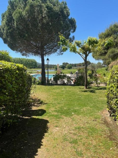 Appartement de charme sur le domaine de Pont Royal à Mallemort, en rez-de-jardin avec terrasse & piscine et vue sur le Golf - Appartement 1 Chambre - 35