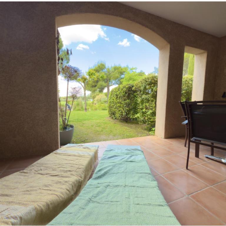 Appartement de charme sur le domaine de Pont Royal à Mallemort, en rez-de-jardin avec terrasse & piscine et vue sur le Golf - Appartement 1 Chambre - 37
