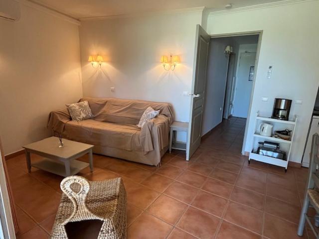 Appartement de charme sur le domaine de Pont Royal à Mallemort, en rez-de-jardin avec terrasse & piscine et vue sur le Golf - Appartement 1 Chambre - 38