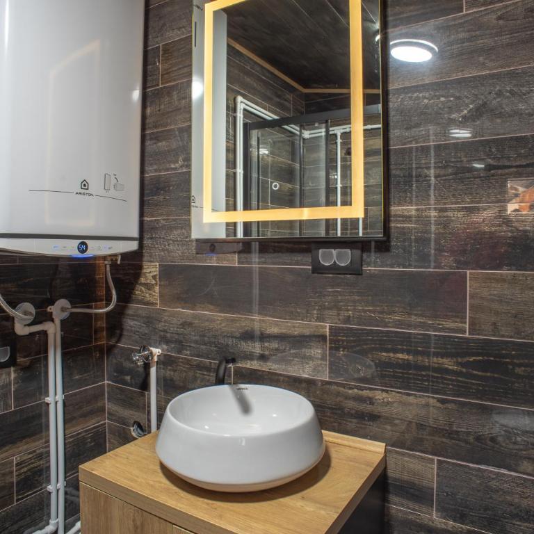 Quiet City Apartments - One-Bedroom Apartment - 2