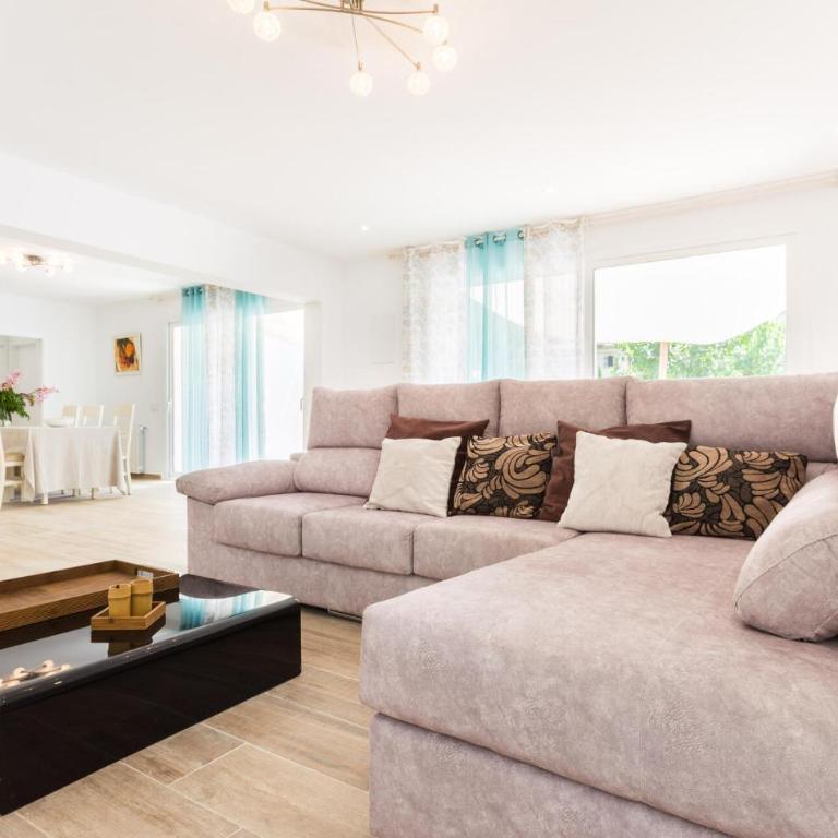 Oasis Can Picafort - Four-Bedroom Vacation Home - 1