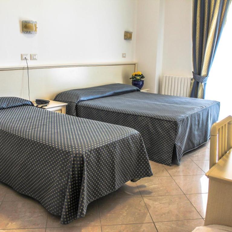 Hotel Holiday - Camera Tripla - 4