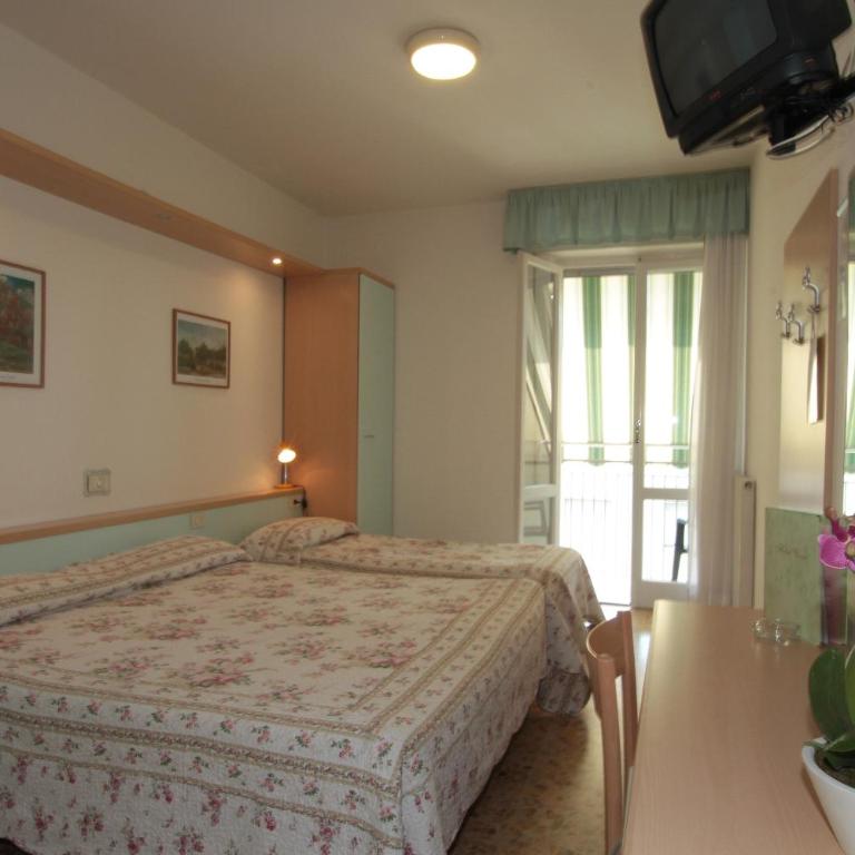 Hotel Vera - Camera Familiare con Terrazza - 1