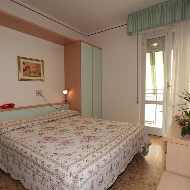 Hotel Vera - Camera Familiare con Balcone - 1