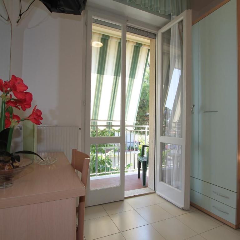 Hotel Vera - Camera Familiare con Balcone - 3