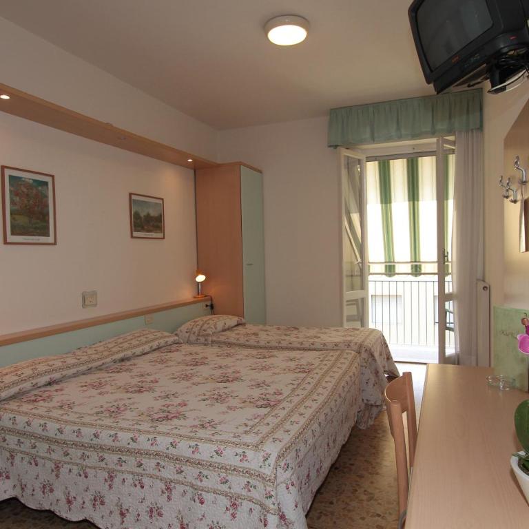 Hotel Vera - Camera Familiare con Terrazza - 4