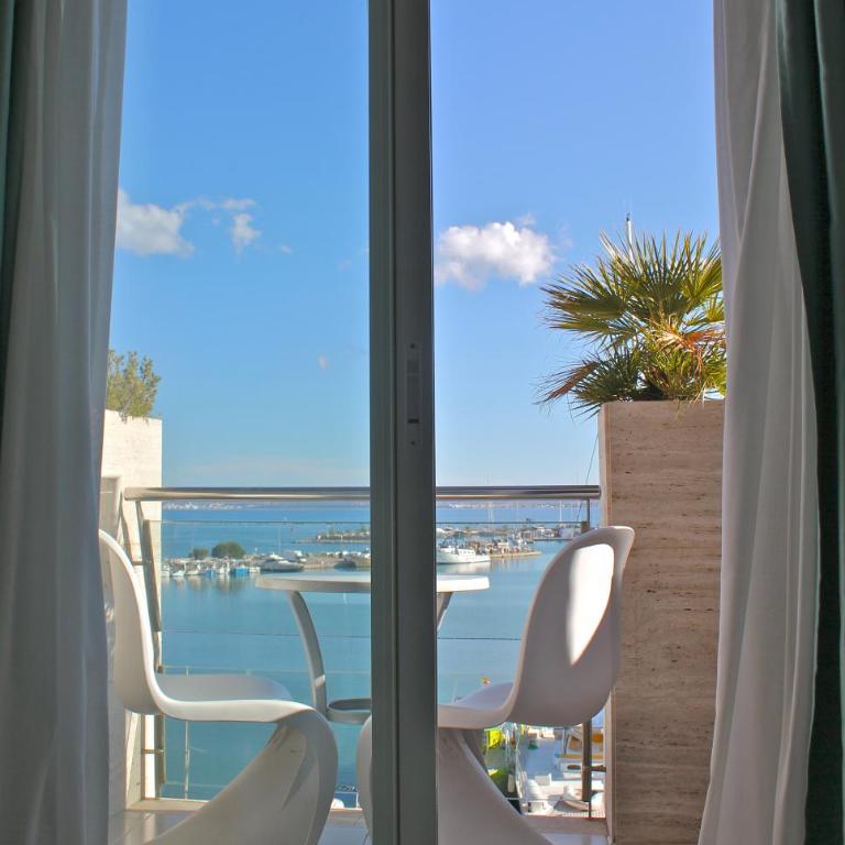 Hostal Brisa Marina - Habitación Doble con vistas al mar - 2 camas - 7