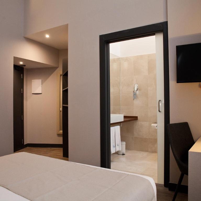 May Ramblas Hotel - Superior Double or Twin Room with Sofa - 2