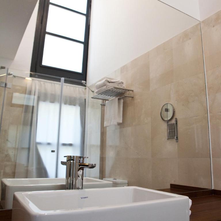 May Ramblas Hotel - Superior Double or Twin Room with Sofa - 3