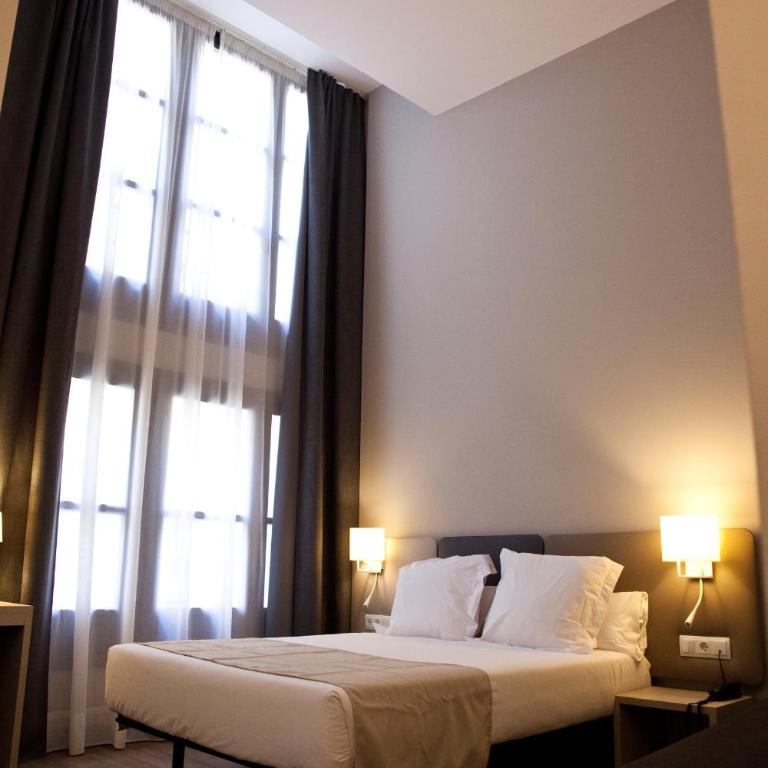 May Ramblas Hotel - Superior Double or Twin Room with Sofa - 8