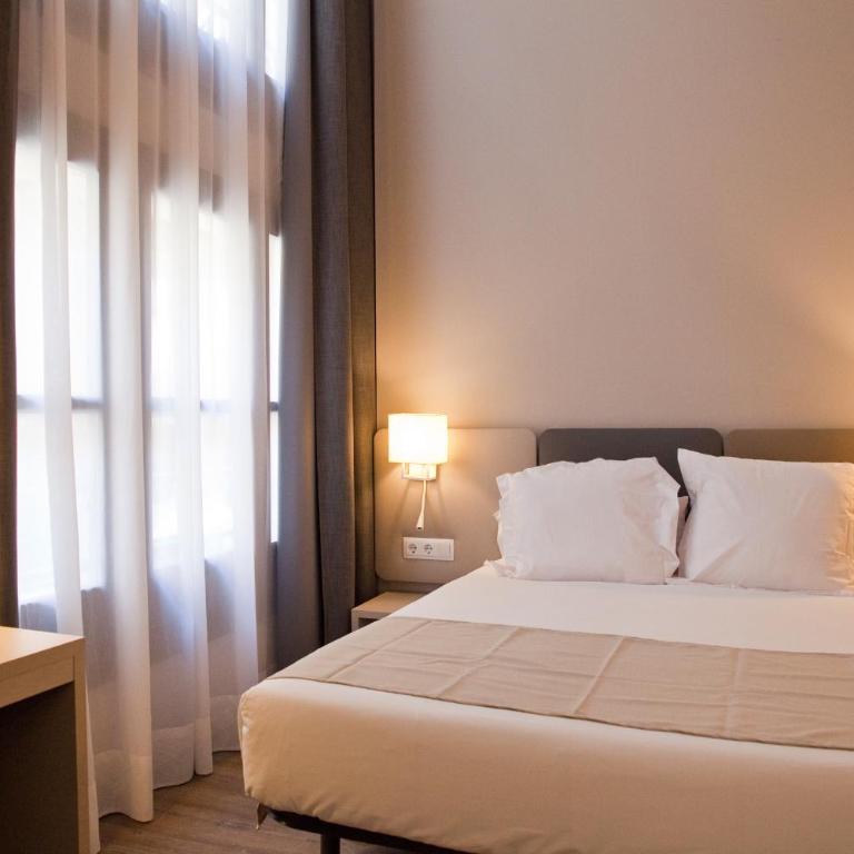 May Ramblas Hotel - Superior Double or Twin Room with Sofa - 7