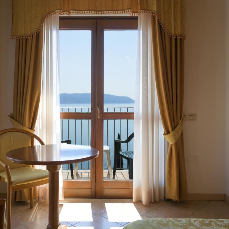 All Inclusive Hotel Piccolo Paradiso - Twin Room with Balcony or Terrace and Lake View - 4