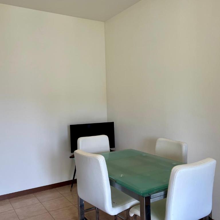 Le Terrazze del Garda - Immobili e Soluzioni Rent - Appartamento con 2 Camere da Letto e Vista Giardino - 3