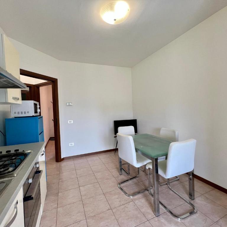 Le Terrazze del Garda - Immobili e Soluzioni Rent - Appartamento con 2 Camere da Letto e Vista Giardino - 4