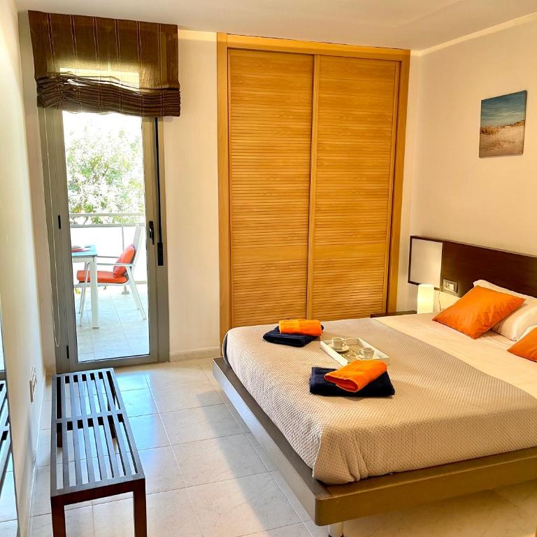 APARTAMENTO EN LA PINEDA y PARKING - Apartment with Pool View - 13