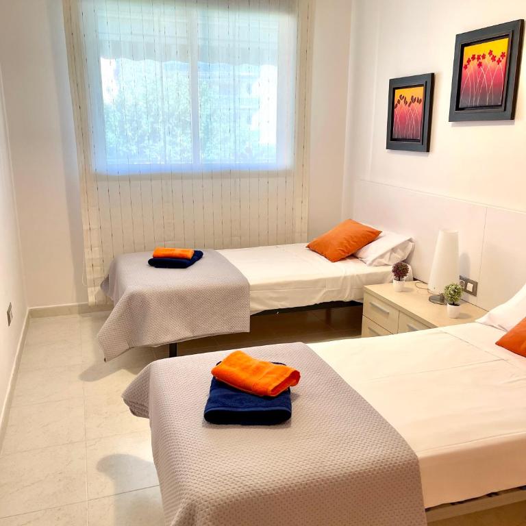 APARTAMENTO EN LA PINEDA y PARKING - Apartment with Pool View - 14