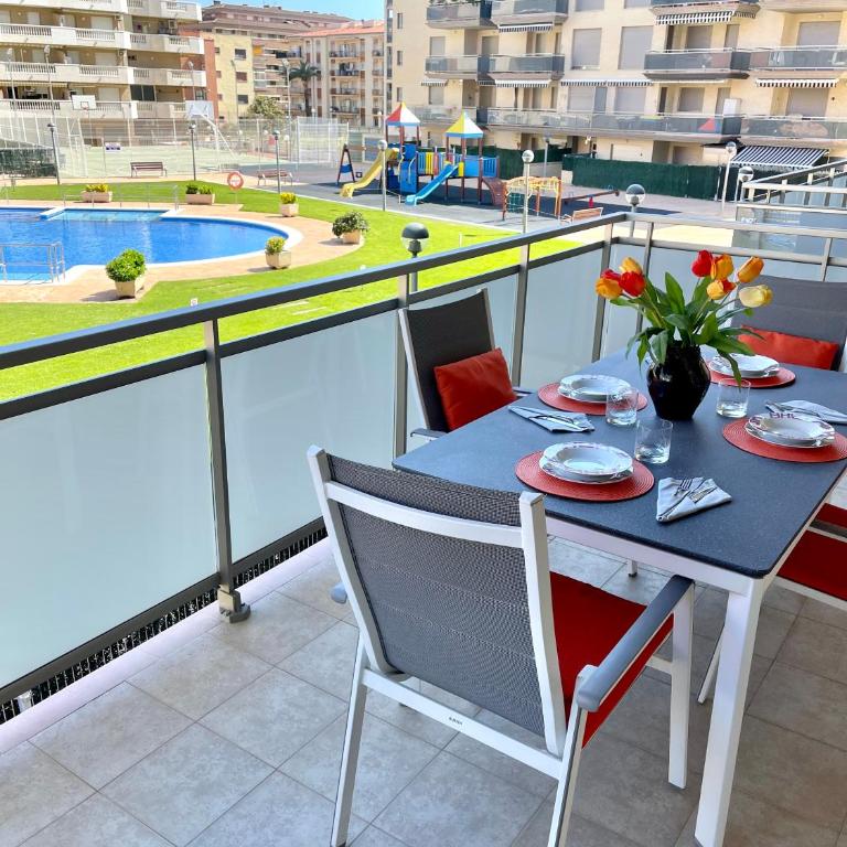 APARTAMENTO EN LA PINEDA y PARKING - Apartment with Pool View - 22