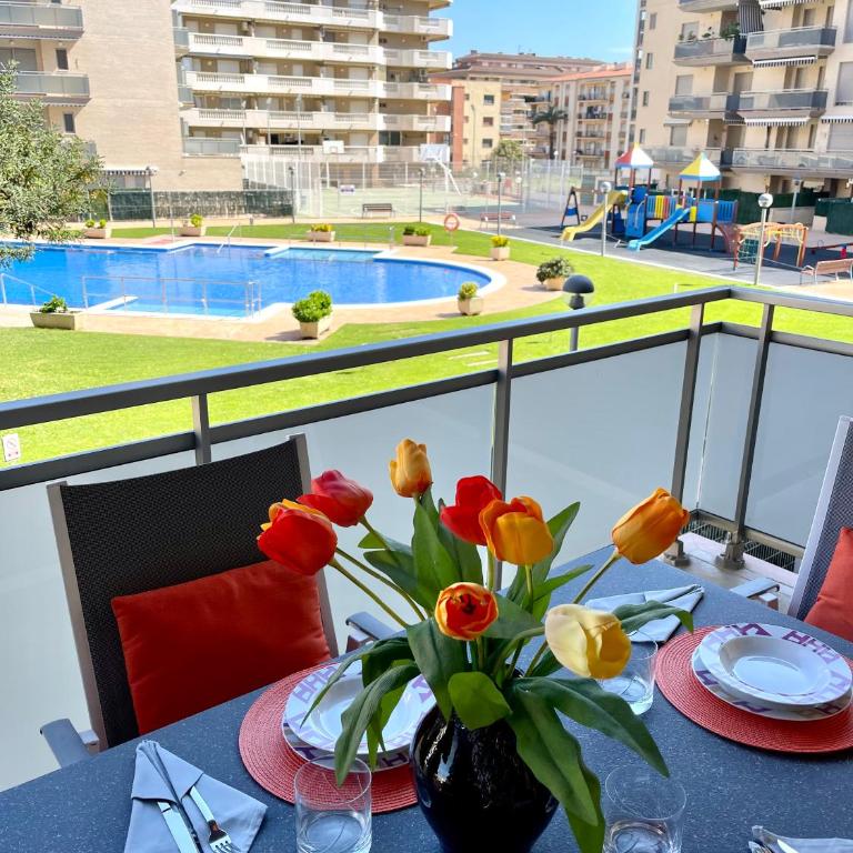 APARTAMENTO EN LA PINEDA y PARKING - Apartment with Pool View - 2