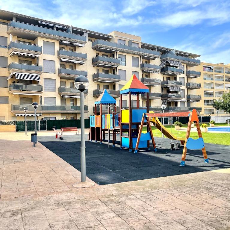 APARTAMENTO EN LA PINEDA y PARKING - Apartment with Pool View - 34