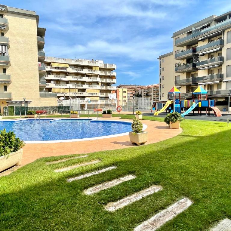 APARTAMENTO EN LA PINEDA y PARKING - Apartment with Pool View - 36
