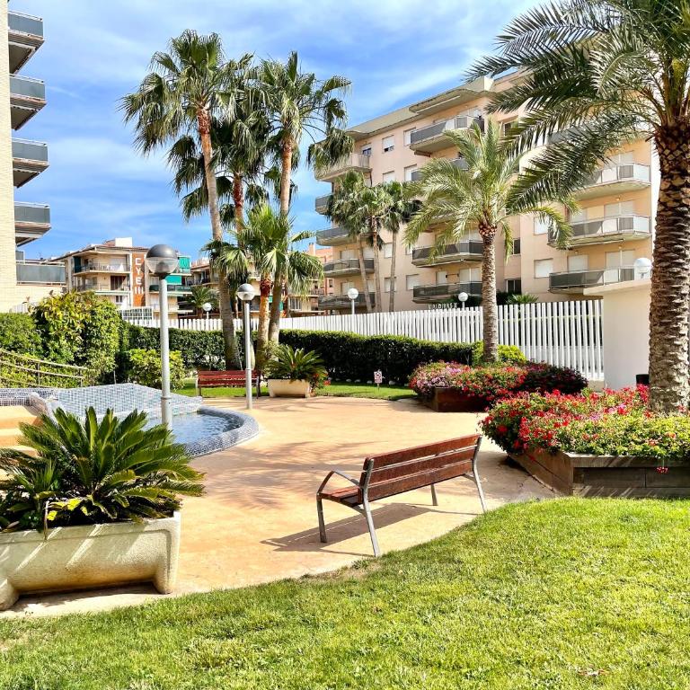 APARTAMENTO EN LA PINEDA y PARKING - Apartment with Pool View - 46