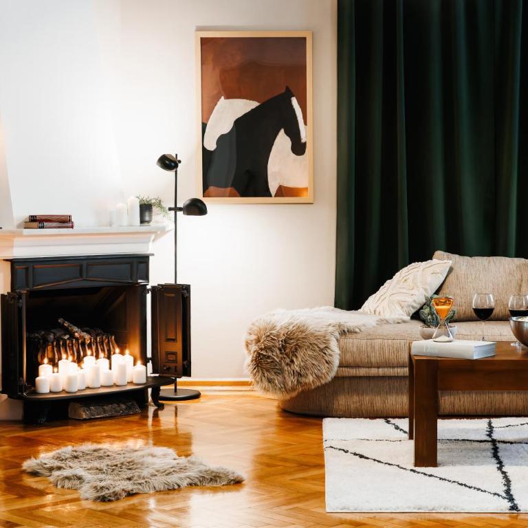 Fireplace Retreat 115m2 with Balcony Old Town - Three-Bedroom Apartment with Balcony - 14