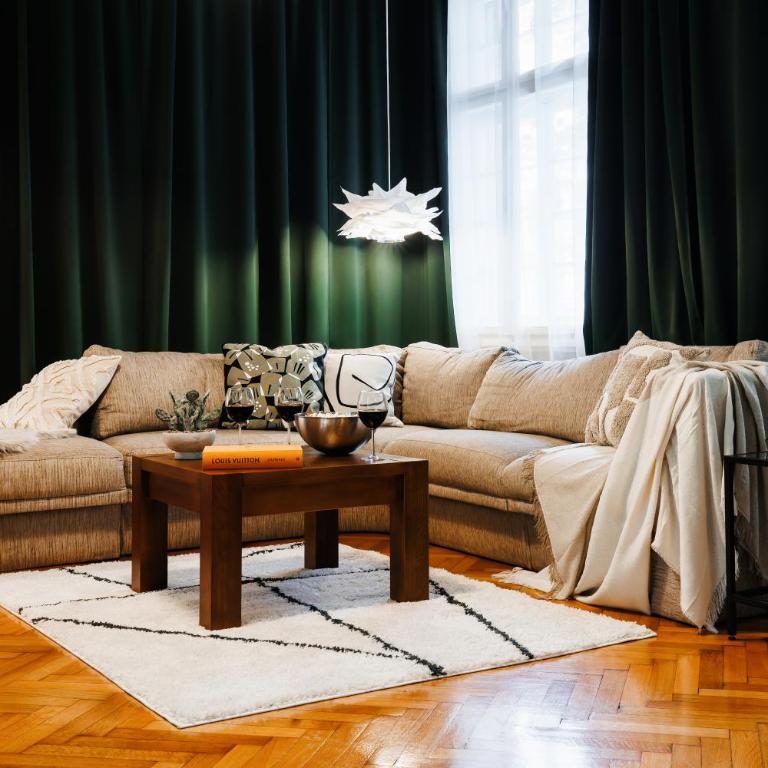 Fireplace Retreat 115m2 with Balcony Old Town - Three-Bedroom Apartment with Balcony - 15