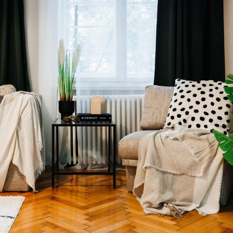 Fireplace Retreat 115m2 with Balcony Old Town - Three-Bedroom Apartment with Balcony - 20