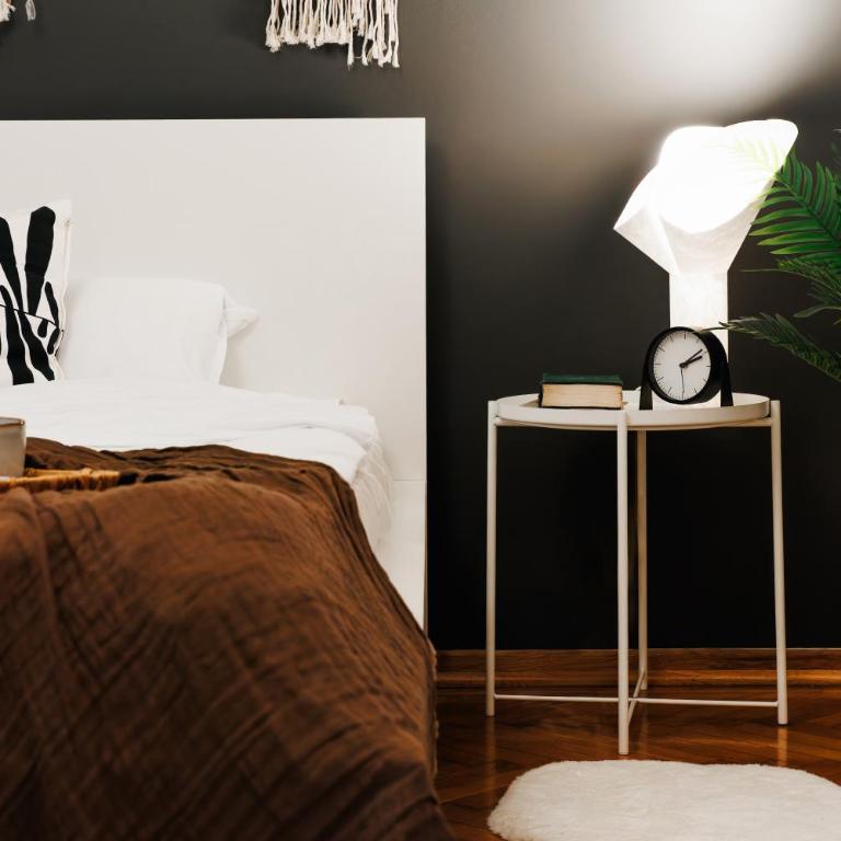 Fireplace Retreat 115m2 with Balcony Old Town - Three-Bedroom Apartment with Balcony - 35