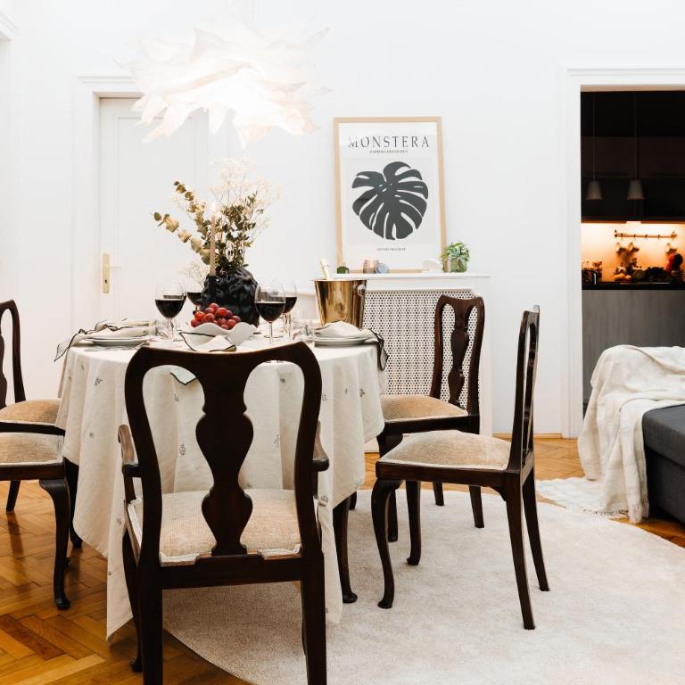Fireplace Retreat 115m2 with Balcony Old Town - Three-Bedroom Apartment with Balcony - 29