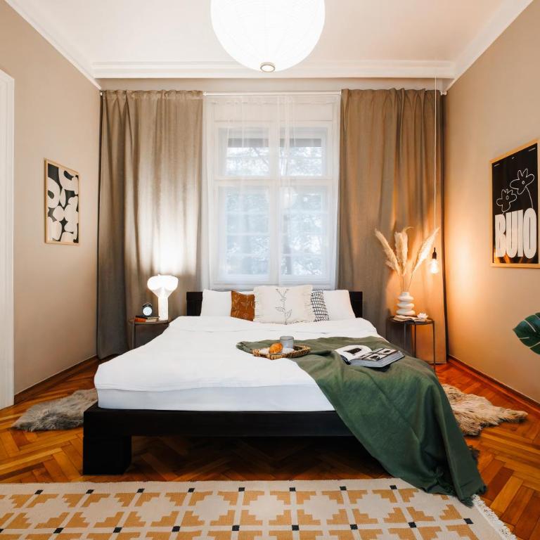Fireplace Retreat 115m2 with Balcony Old Town - Three-Bedroom Apartment with Balcony - 38