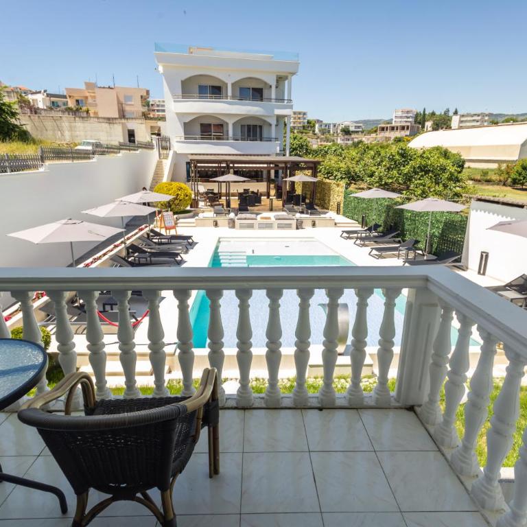 Guest House Pasha - Apartman sa 3 Spavaće Sobe, Balkonom i Pogledom na Vrt - 8