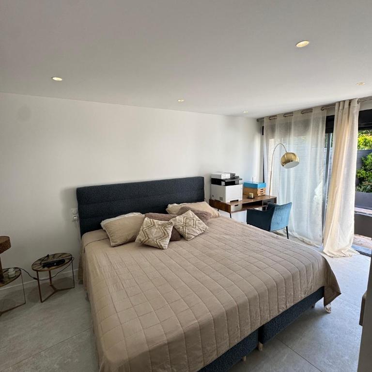 Havre de Paix avec Villa Prestige Cannes , Piscine Chauffée, Alarme, Caméras Parking privée - Villa - 16