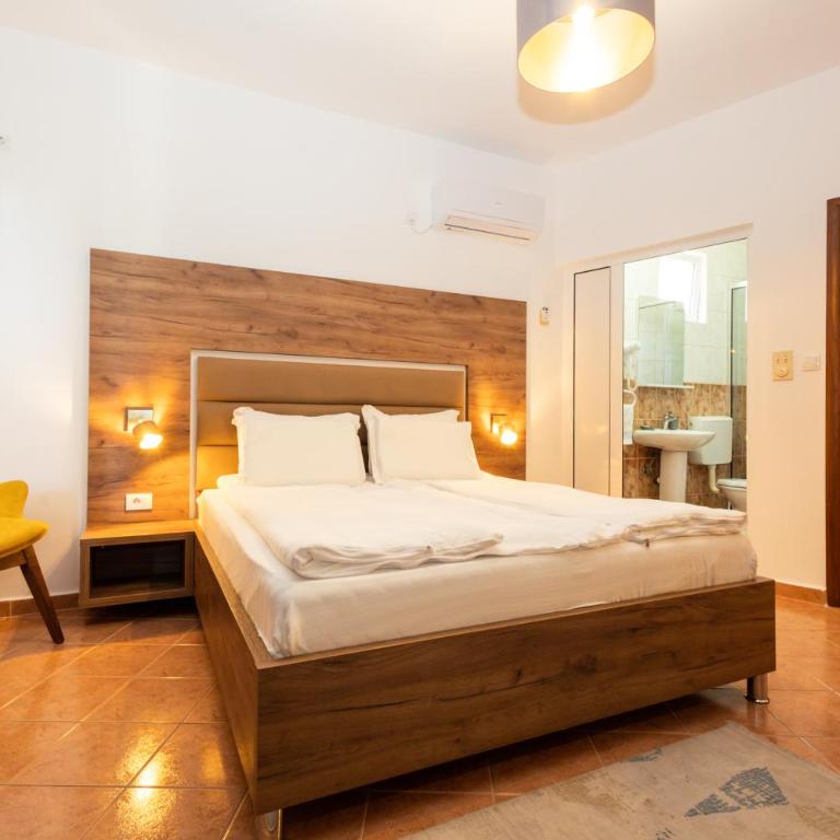 Guest House Pasha - Deluks Dvokrevetna Soba sa Bračnim Krevetom, Balkonom i Pogledom na Vrt - 17