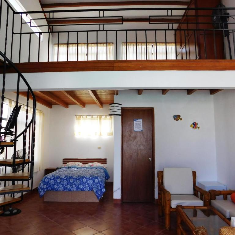 Sunset Bay Colan - Comfort Triple Room with Private Bathroom - 1