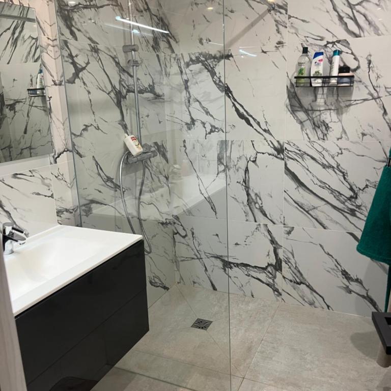 Havre de Paix avec Villa Prestige Cannes , Piscine Chauffée, Alarme, Caméras Parking privée - Villa - 4