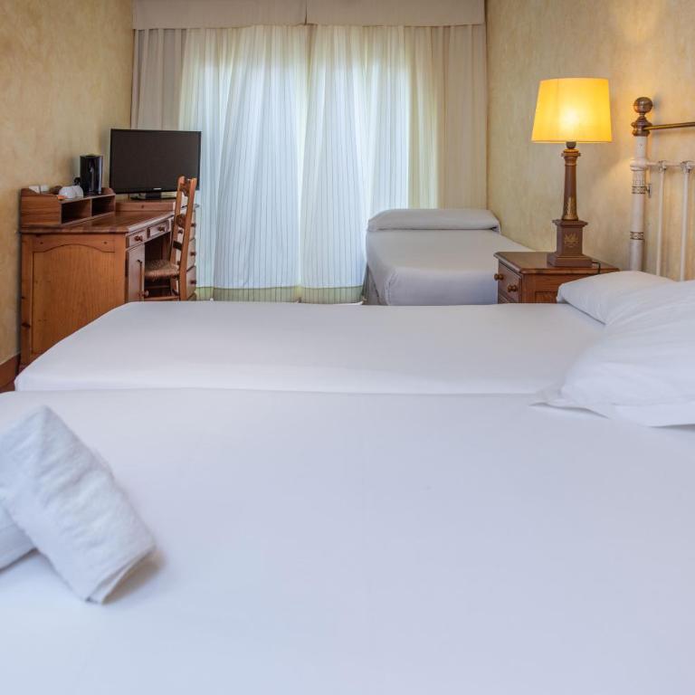 RVHotels Vila de Tossa - Habitación Triple con balcón - 9