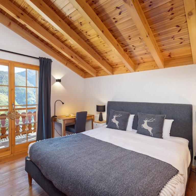 Chalet Belle Vue – Alpine Charm with a View to Remember - Chalet - 3