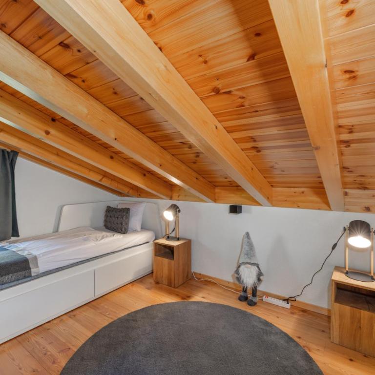 Chalet Belle Vue – Alpine Charm with a View to Remember - Chalet - 11