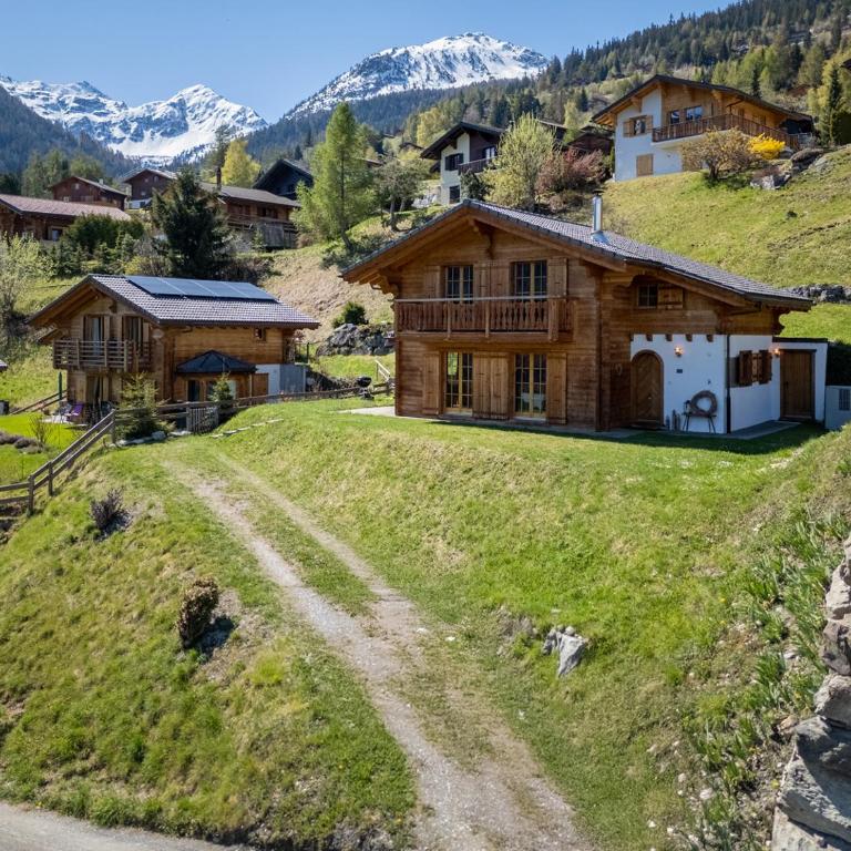 Chalet Belle Vue – Alpine Charm with a View to Remember - Chalet - 24