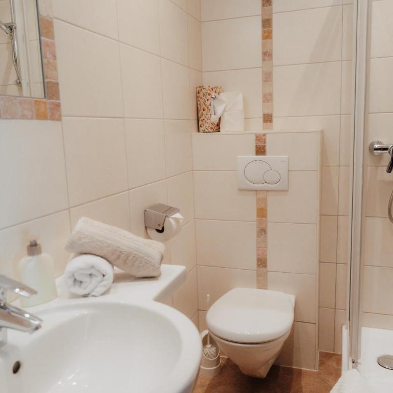 Pension Spreitzhof & Appartement Royer - Doppelzimmer mit Balkon - 9