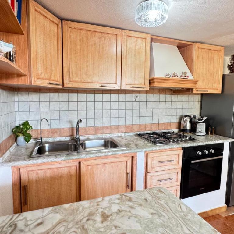 Tina's Tiny House - 10 meters from the beach - Casa con 2 Camere da Letto - 7