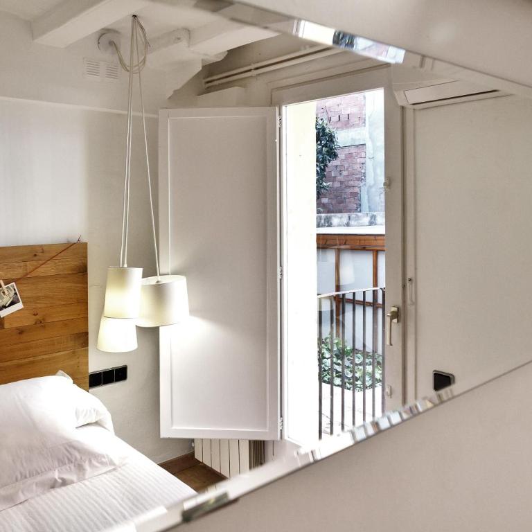 Feelathome Center Apartments - Two-Bedroom Apartment - Passatge Maiol Street - 9