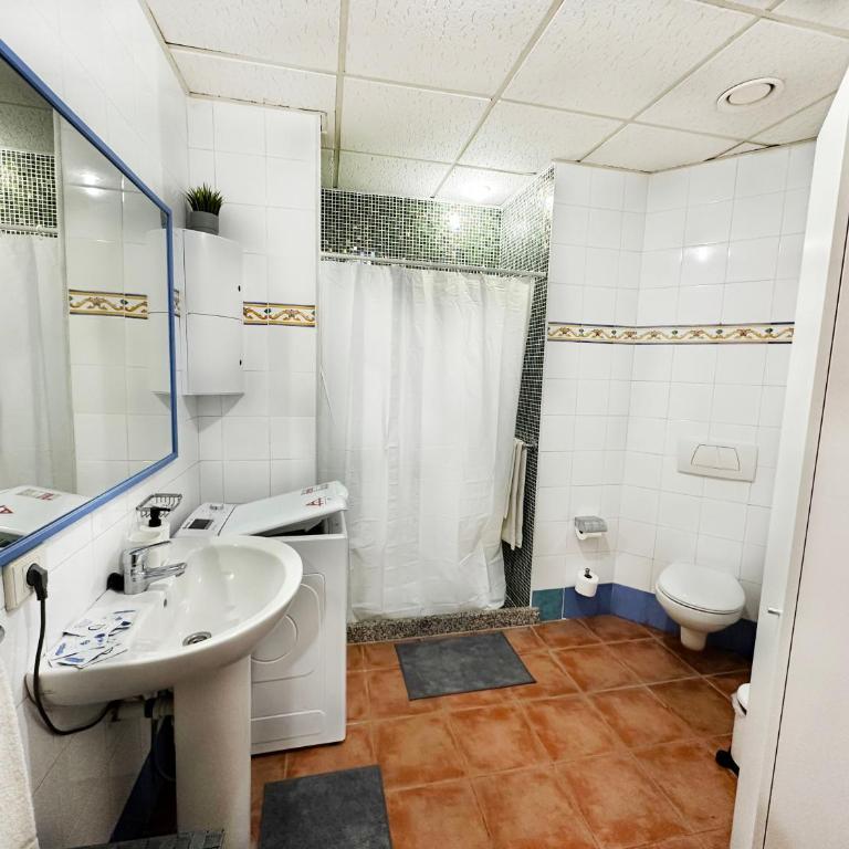 Arcade Apartments - Centrally located apartment perfect for home office & surfing - 5
