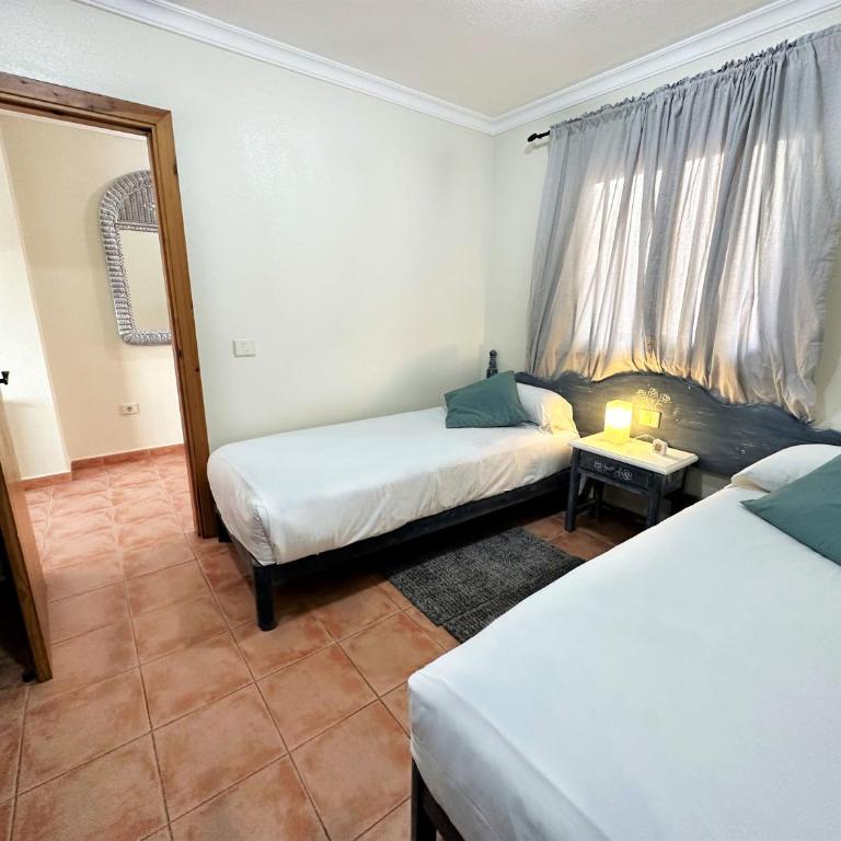 Arcade Apartments - Centrally located apartment perfect for home office & surfing - 6