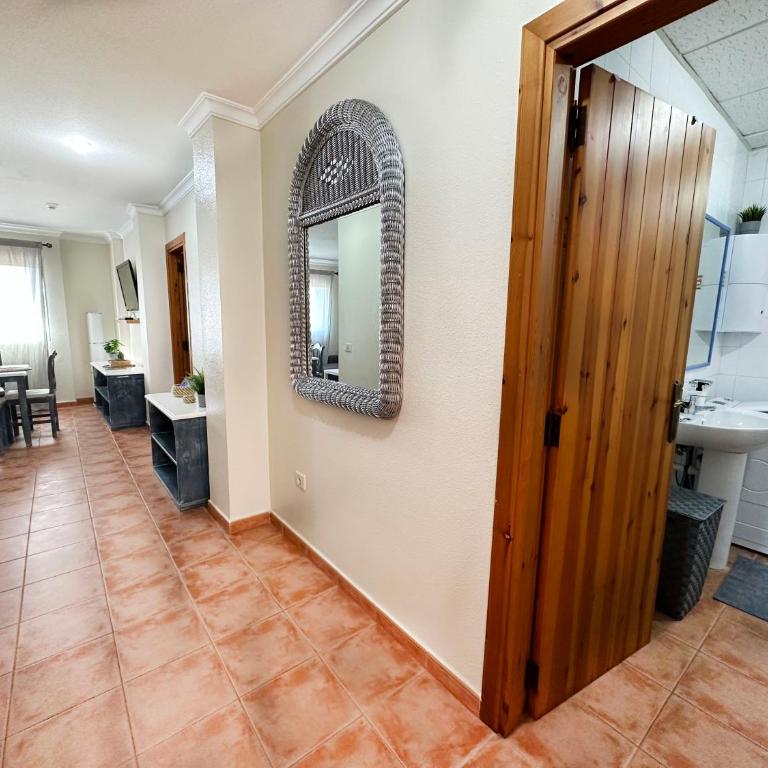 Arcade Apartments - Centrally located apartment perfect for home office & surfing - 3