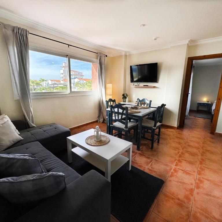 Arcade Apartments - Centrally located apartment perfect for home office & surfing - 11