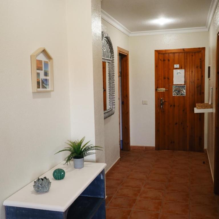 Arcade Apartments - Centrally located apartment perfect for home office & surfing - 13